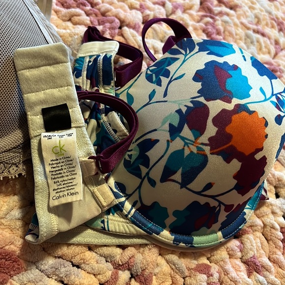 Calvin Klein One both are 34D - Picture 7 of 9